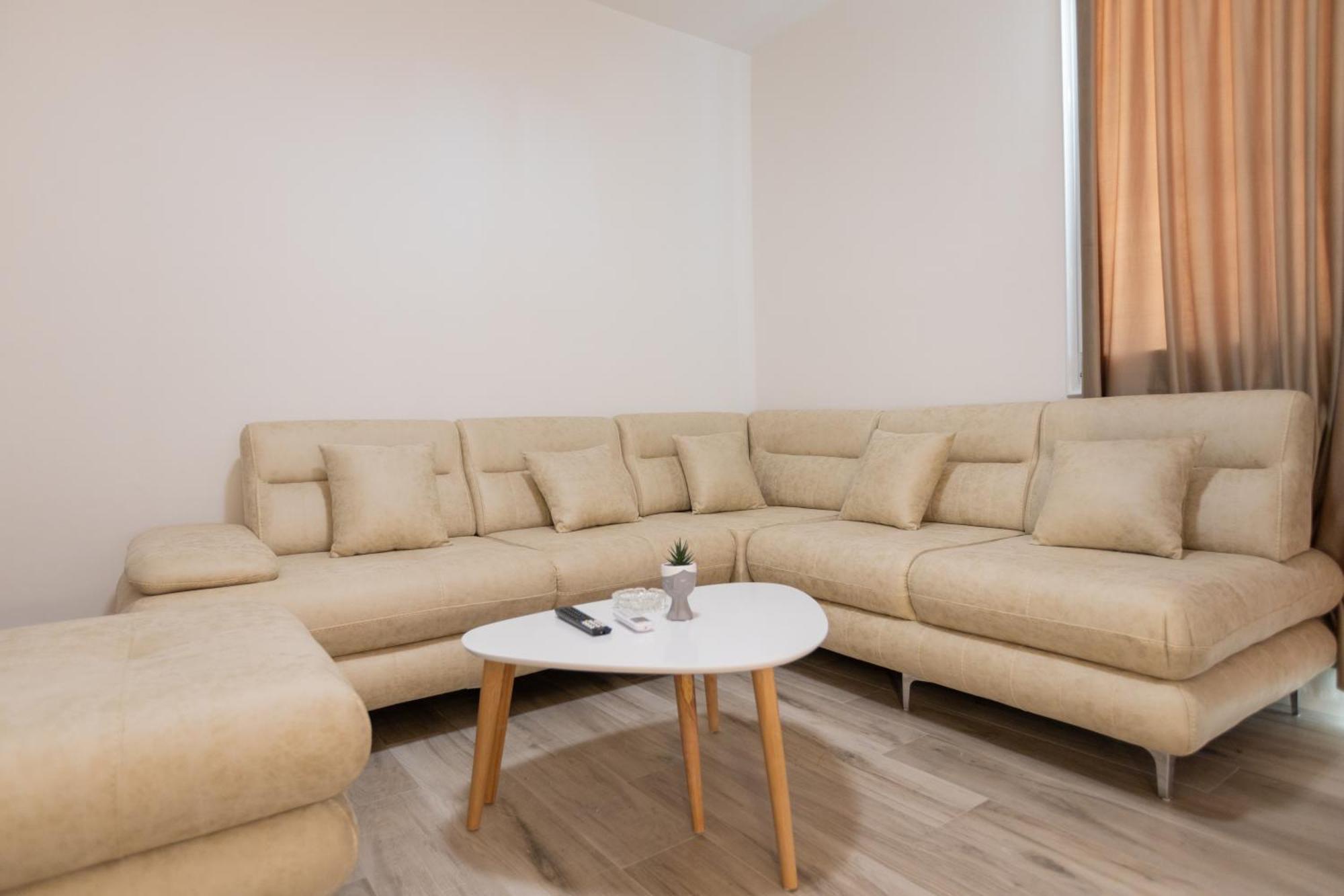 Zani'S Villa Vlorë Esterno foto