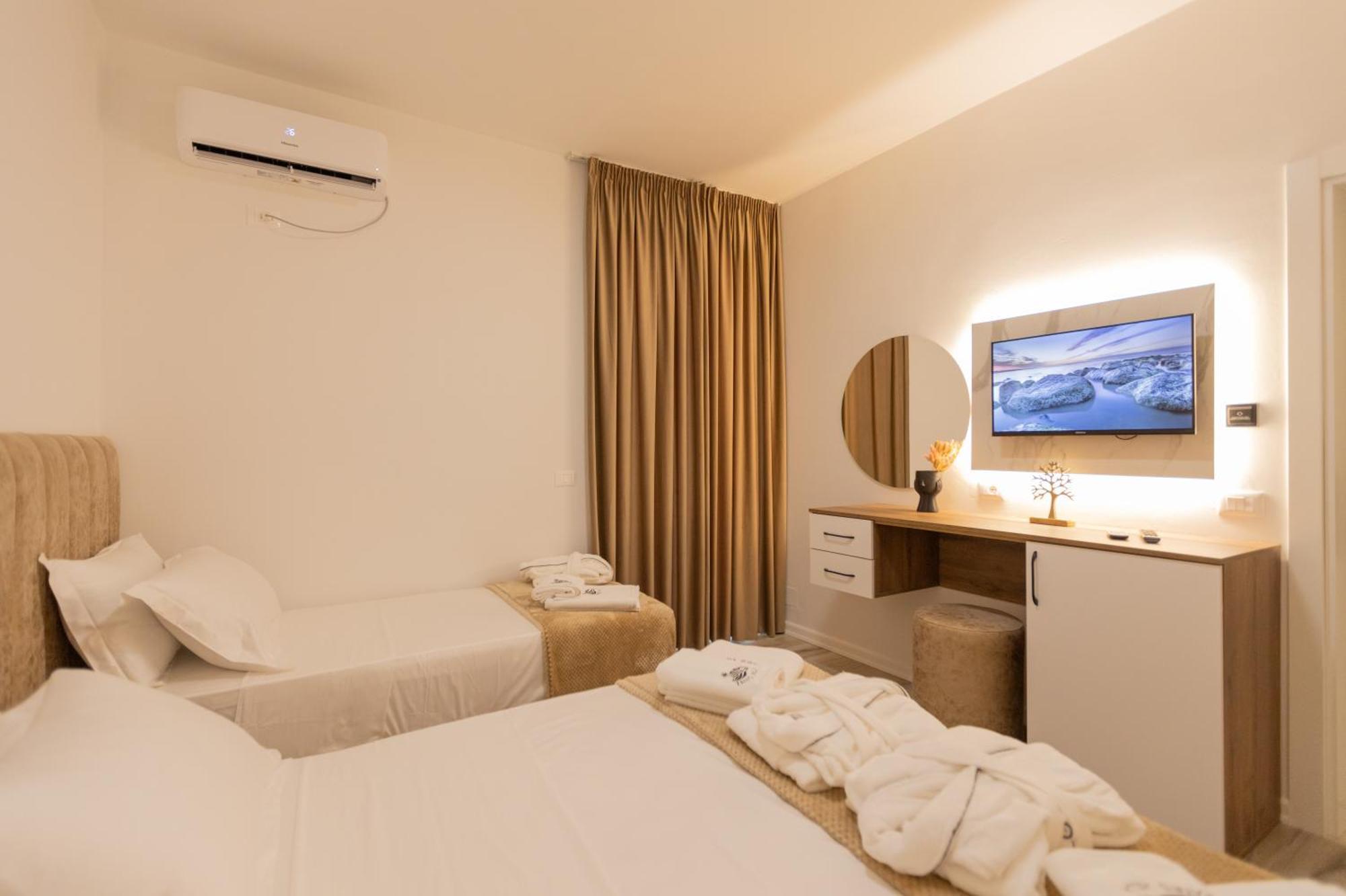 Zani'S Villa Vlorë Esterno foto